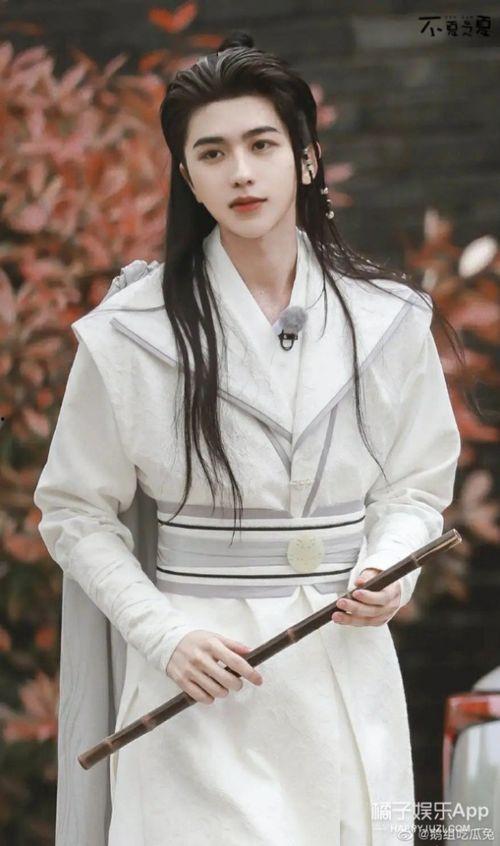 娱乐吃瓜君何洛洛,娱乐吃瓜界的风云人物