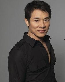 成龙简历个人资料,从武术小子到国际巨星，传奇人生回顾  第2张